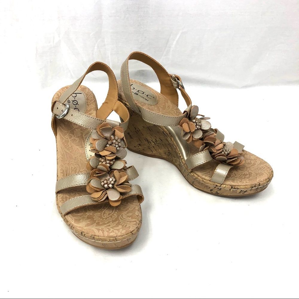 b.o.c. Women's Gold Floral Wedge Sandals Sz 10 EGUC